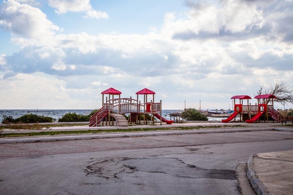 Sea View Apartments Near Athens Airport アルテミダ エクステリア 写真